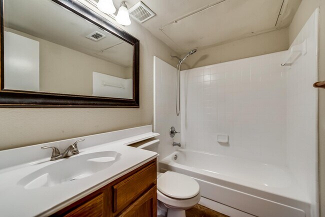 Building Photo - 1814 Sage Dr