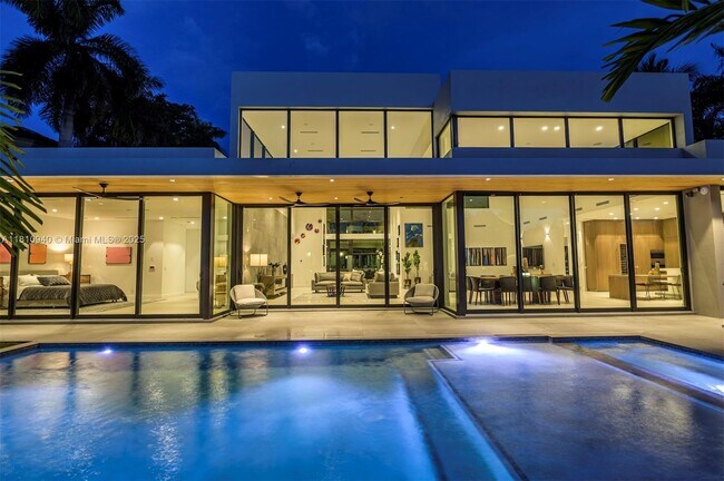 Building Photo - 401 Royal Plaza Dr