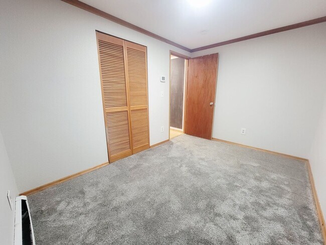 Building Photo - Spacious 3-Bedroom Home with Fenced Yard &...