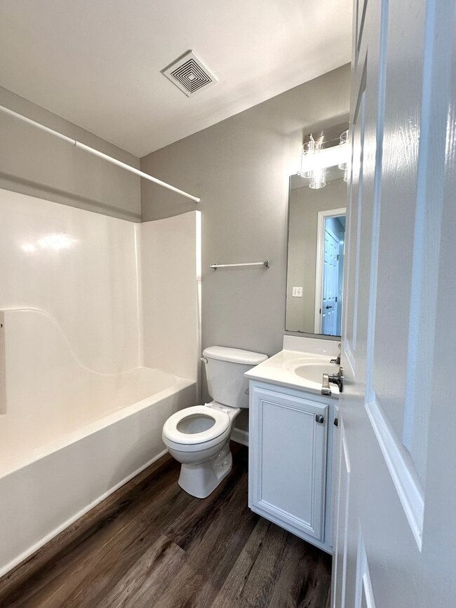 Building Photo - Completely renovated home located in Five ...