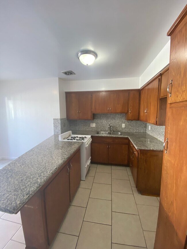 Building Photo - w651