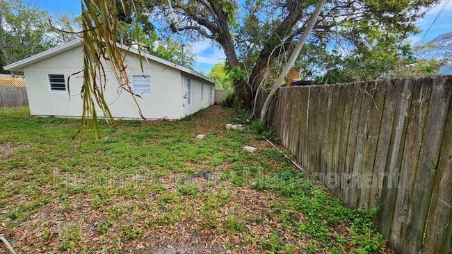 Building Photo - 2205 Calexico Way S