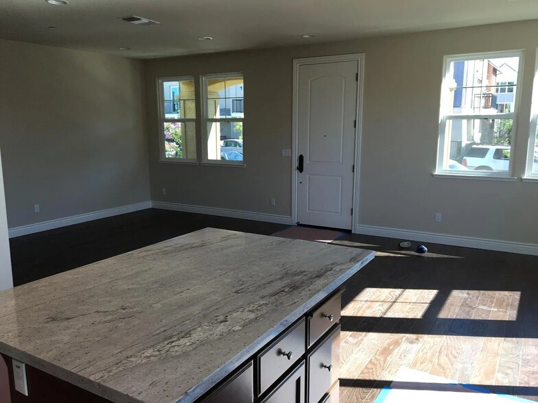 Building Photo - 2347 Carbondale Way