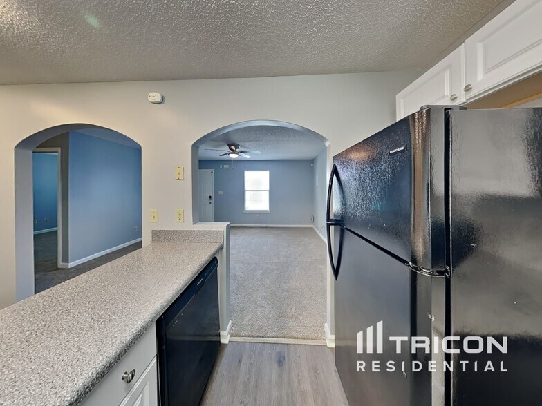 Building Photo - 6836 Saganaw Dr