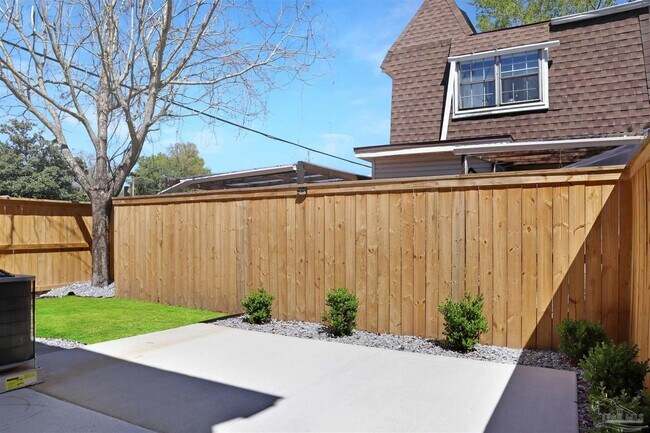 Building Photo - 2106 Schwab Ct
