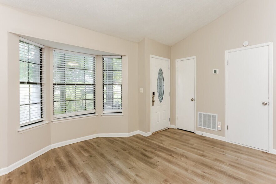Building Photo - 3824 Skidmore Dr