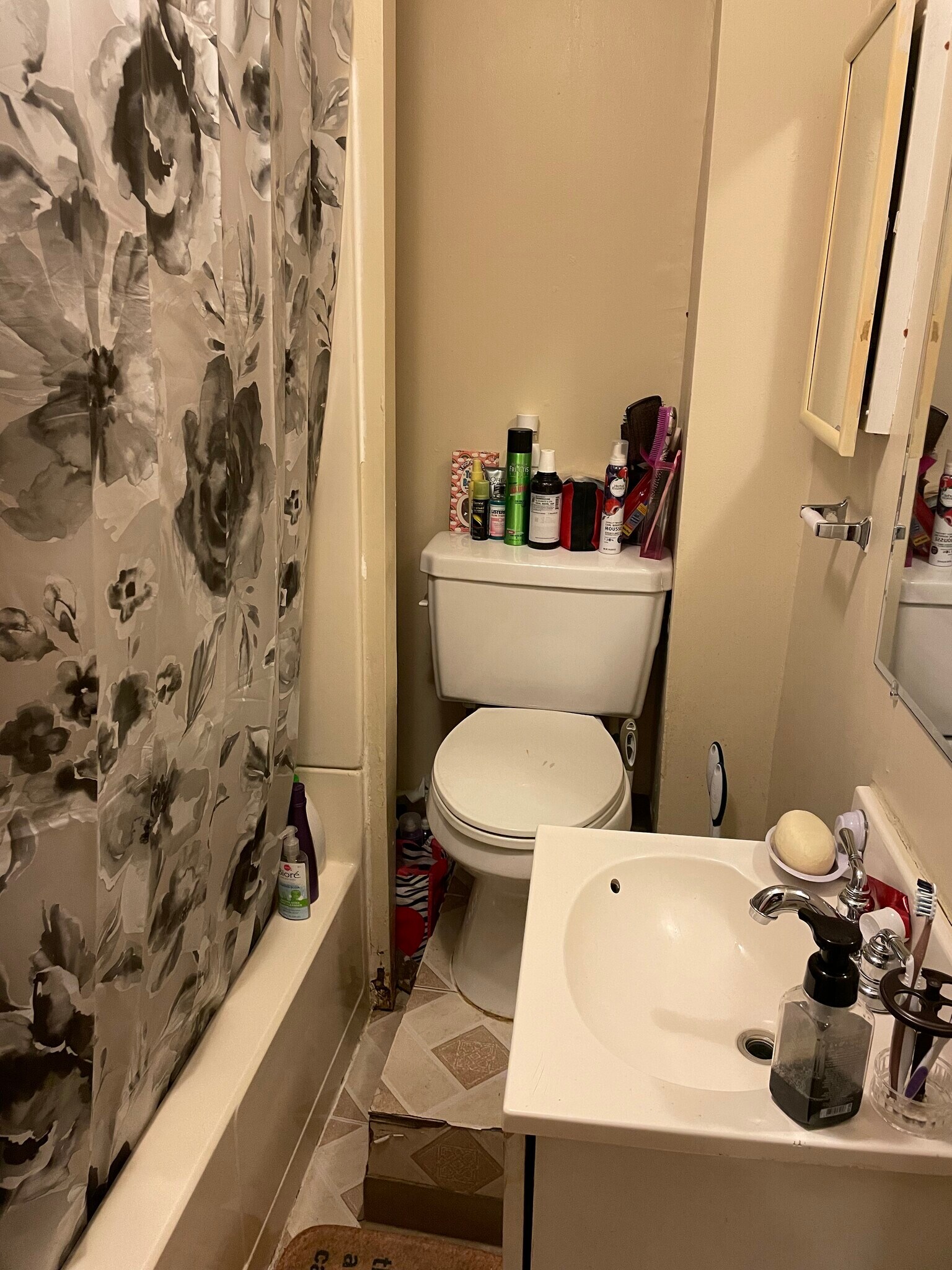 Building Photo - 194 Bennington St