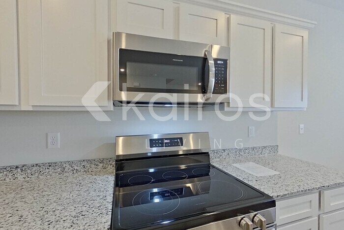 Building Photo - 2137 Banyon Cir