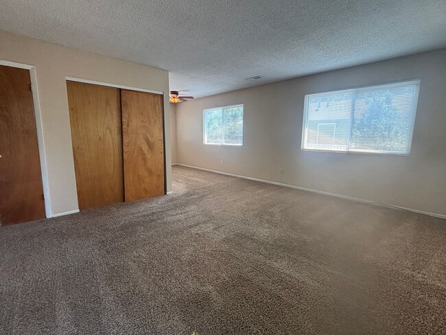 Building Photo - 405 Bonfoy Ave
