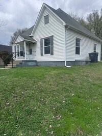 Building Photo - Knoxville 37917 - 2 bedroom, 1 bath home - Contact Lisa Vineyard and Shannon Russell (865) 216-9334