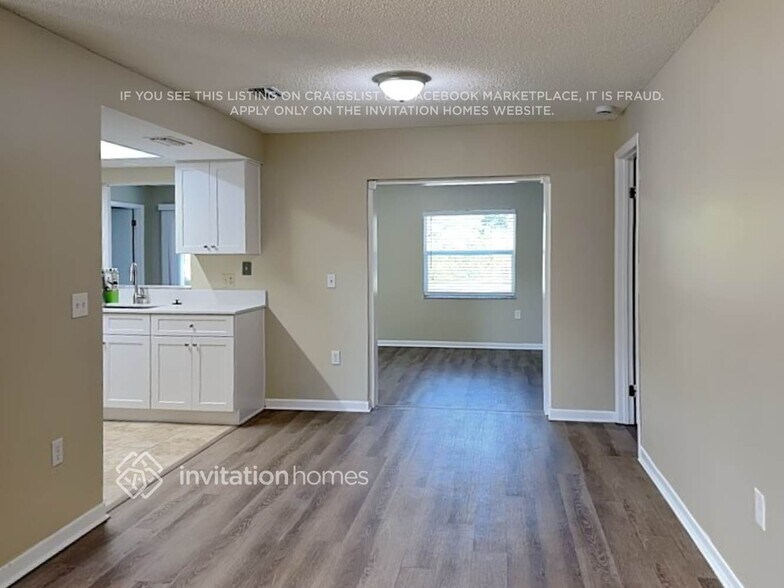Building Photo - 3856 Stonemont Dr