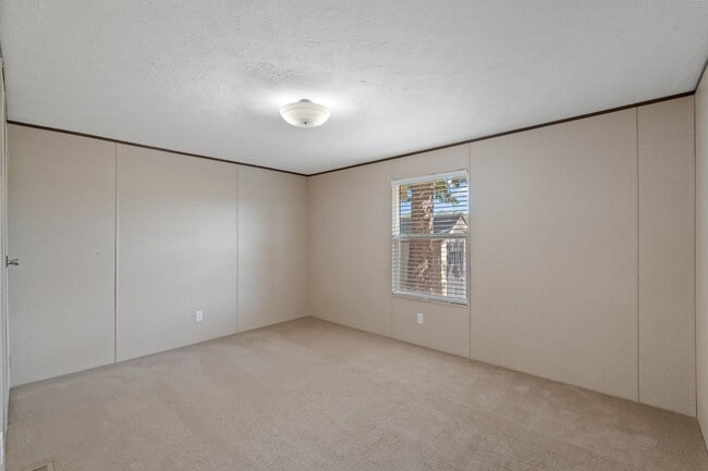 Building Photo - 16543 Tremont Dr