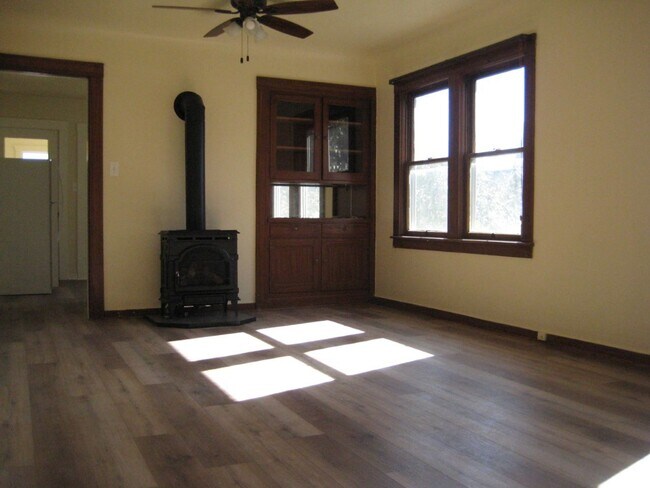 Building Photo - Updated home in the Heart of Downtown Grass Valley