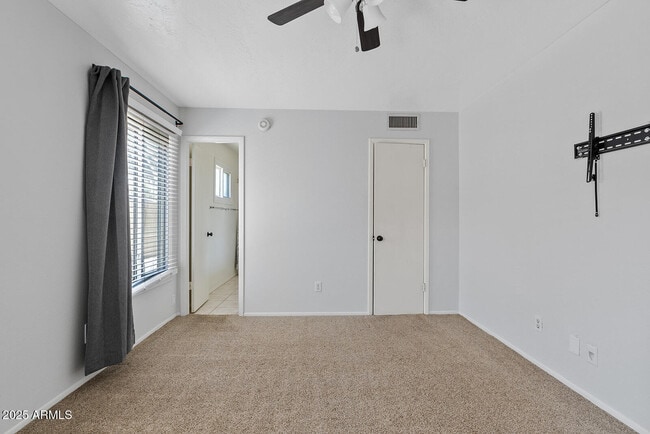 Building Photo - 803 E Carmen St