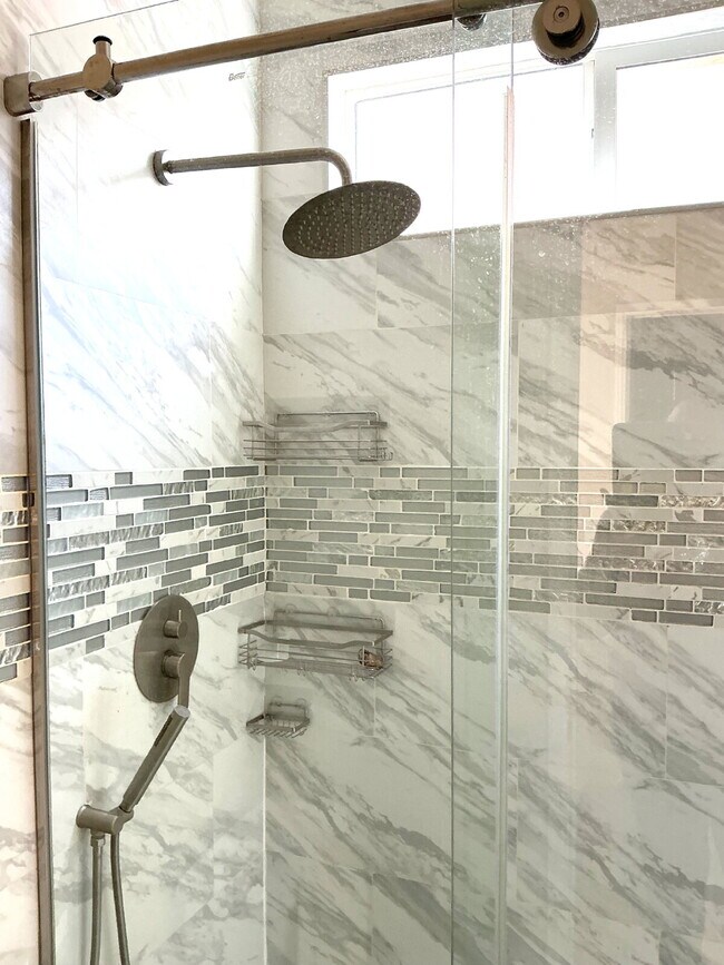 Building Photo - Beautiful 5 Bedroom Home in Desirable Stoney Mountain Ranch – Now Available!