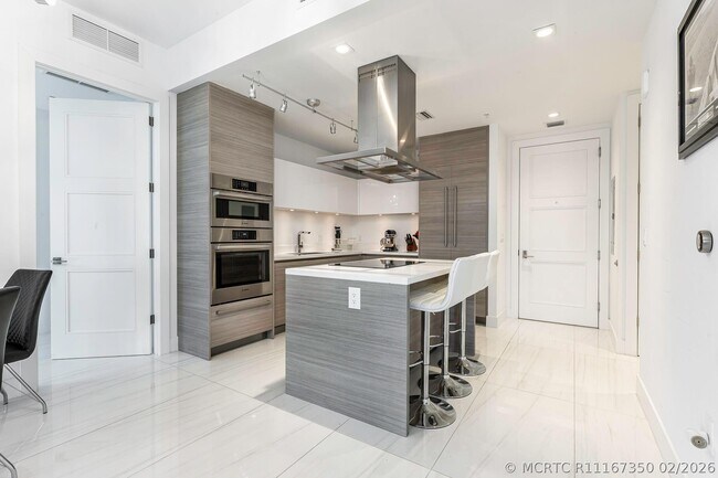 Building Photo - 155 E Boca Raton Rd