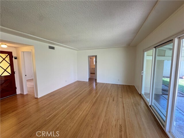 Building Photo - 933 W Autumn Dr