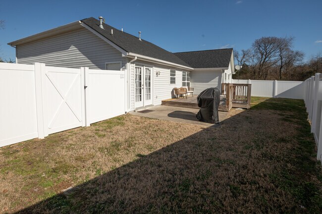 Building Photo - 5464 Daniel Ray Dr