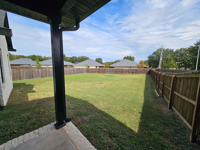 Building Photo - Beautiful 3 Bed/2.5 Bath Townhome in Chaff...