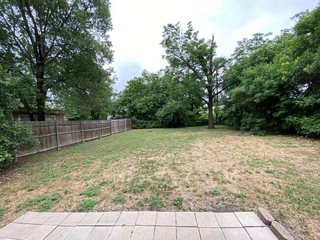 Building Photo - COMING SOON 3 BEDROOM 2 BATH HOME IN TCU AREA