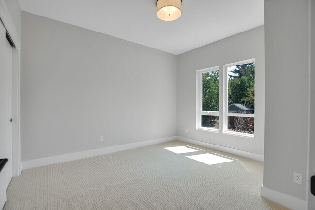 Building Photo - Urban Modern 5 Bedrooms, 3 1/2 Bathrooms, ...