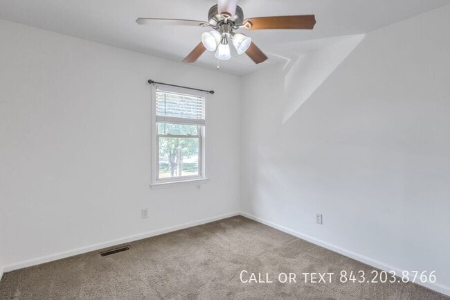 Building Photo - 302 Springview Ln