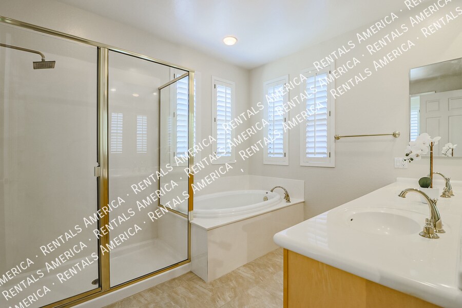 Building Photo - 20802 N Grayhawk Dr