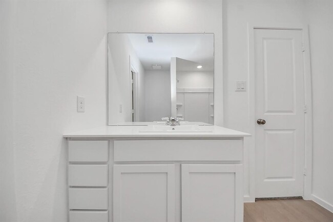 Building Photo - 18036 le gotte