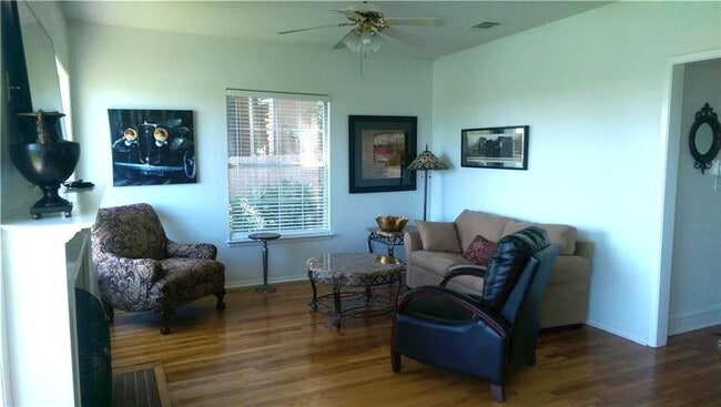 Building Photo - 808 Edgecliff Terrace