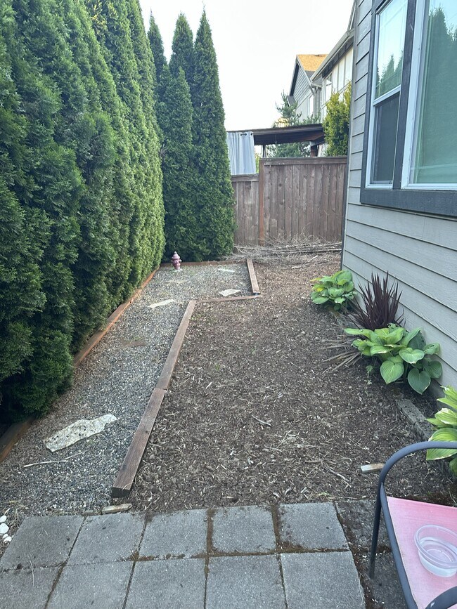 Building Photo - 402 NE 77th Ave