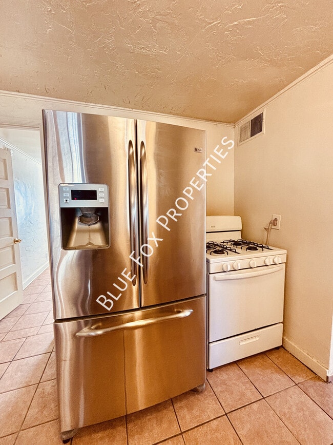 Building Photo - 3707 E Glenn St