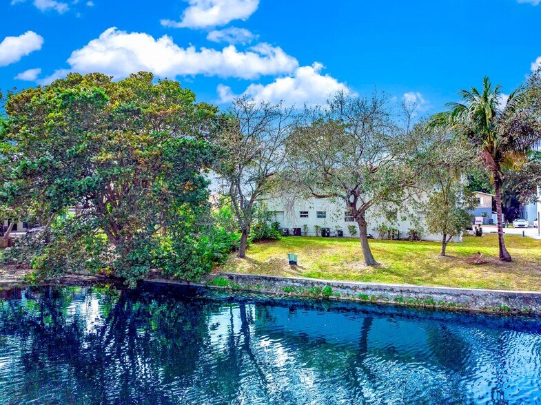 Building Photo - 374 Sunshine Dr