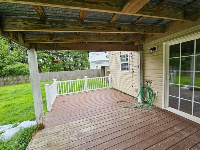 Building Photo - Gorgeous Home in Hubert!