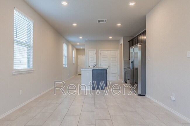 Building Photo - 10110 Jardin Verde
