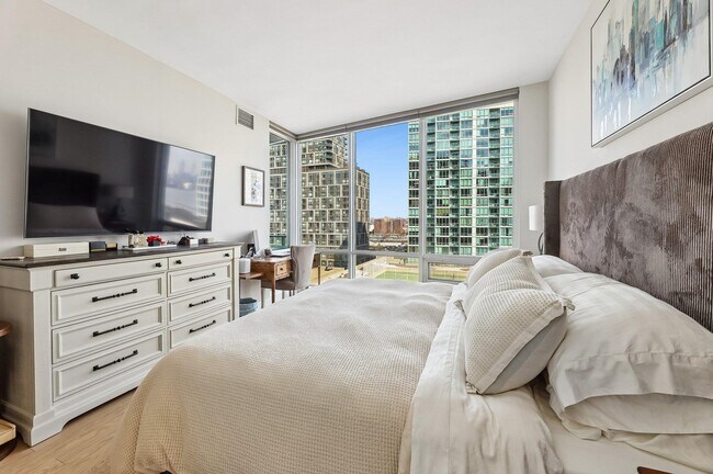 Building Photo - 20 Newport Pkwy