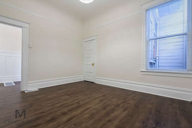 Building Photo - Updated Edwardian Style Noe Valley Flat - ...