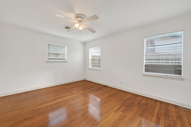 Building Photo - 2007 Antoine Dr