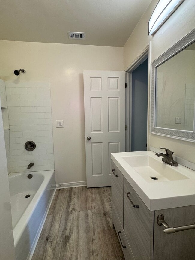 Building Photo - Sherman Oaks 2BD w/ Private Backyard, In-Unit W/D & Parking