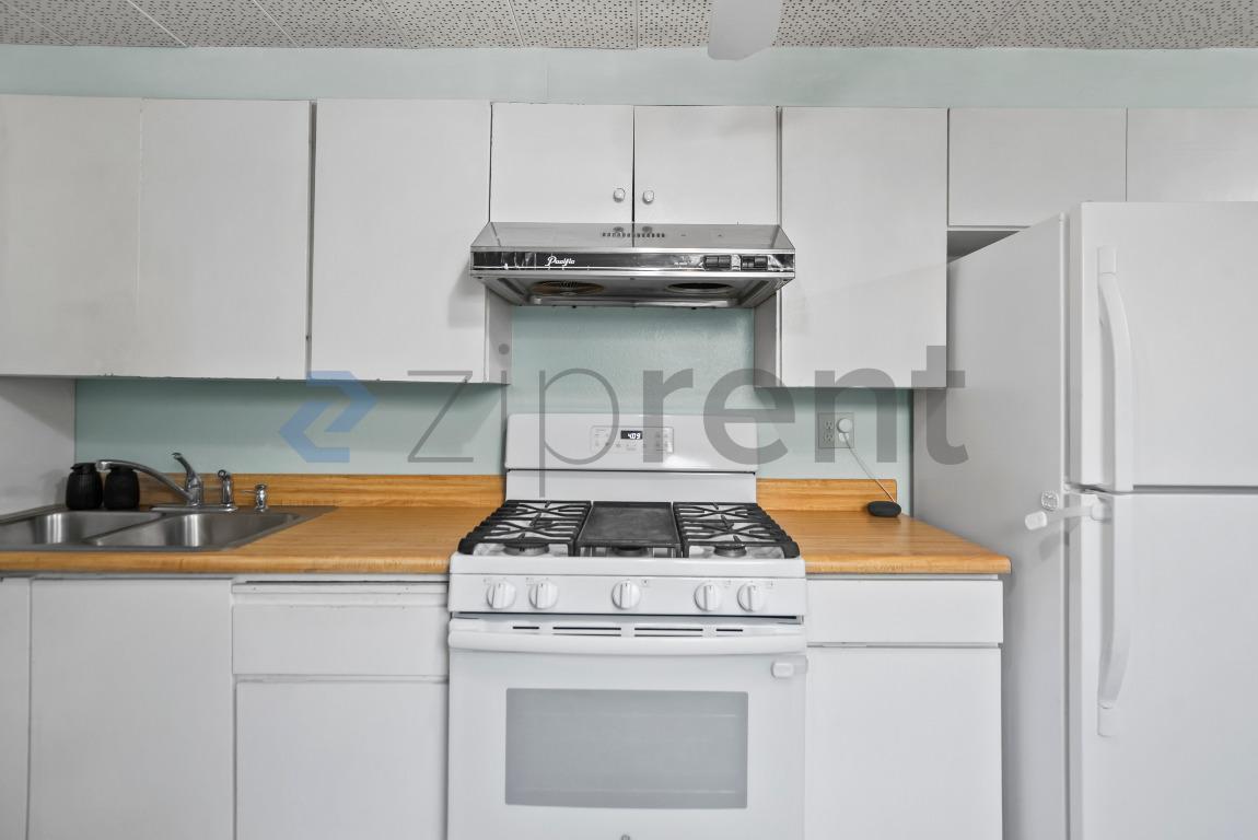 Building Photo - 1337 Acacia St