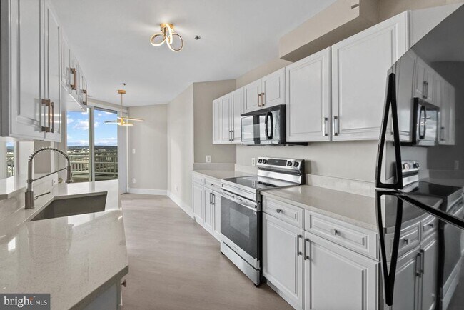 Building Photo - 100 Harborview Dr