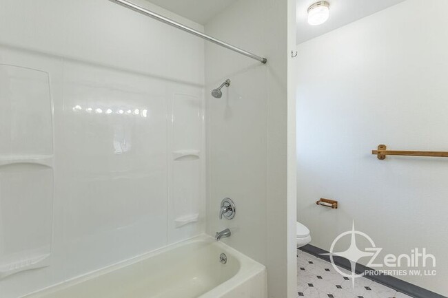 Building Photo - 9313 NE 81st Ave