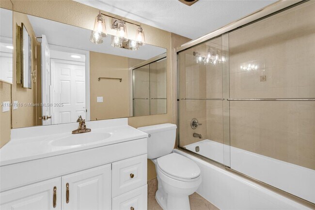 Building Photo - 681 S Hollybrook Dr