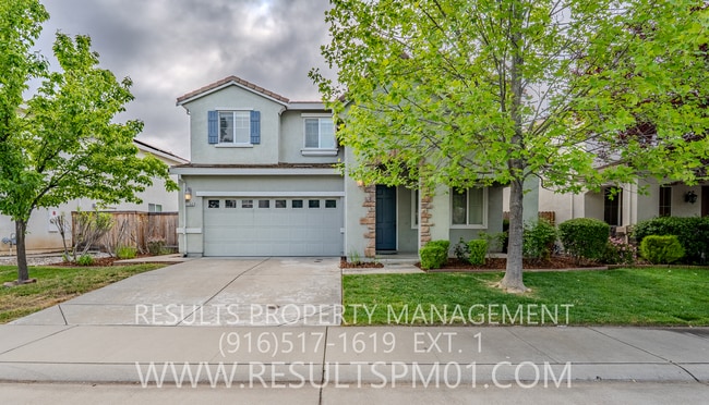 Primary Photo - Spacious Lincoln 4 Bedroom 2.5 Bath w Club...