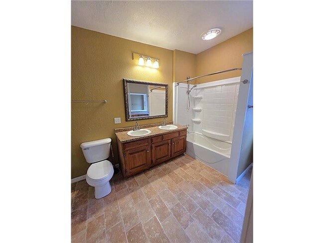 Building Photo - 206 2nd Ave