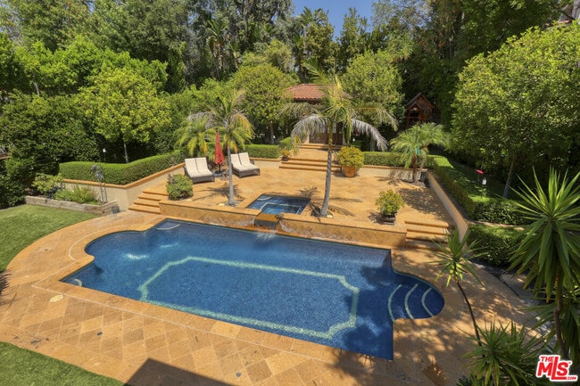 Building Photo - 4718 White Oak Ave