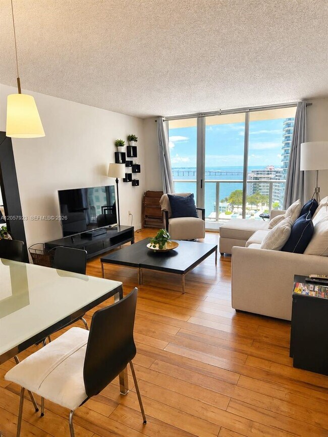 Building Photo - 1155 Brickell Bay Dr
