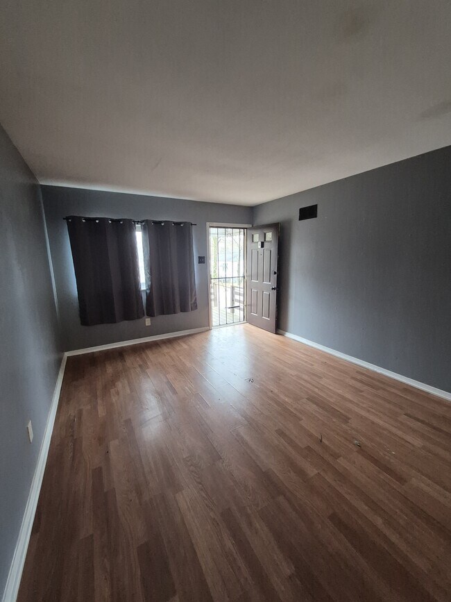 Building Photo - 9611 Winkler Dr