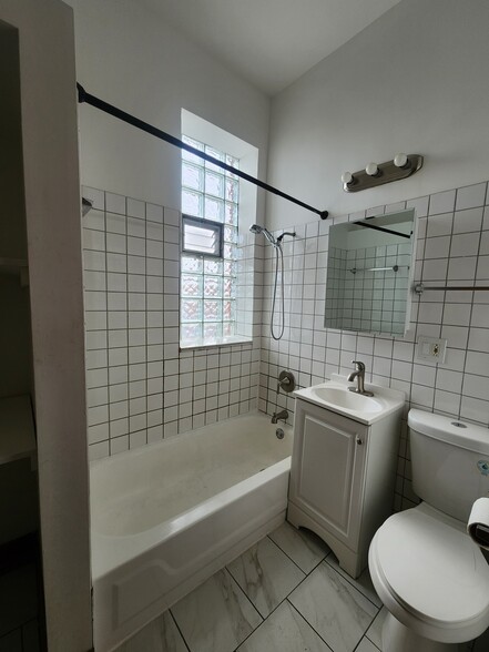 Building Photo - 2404 W Superior St