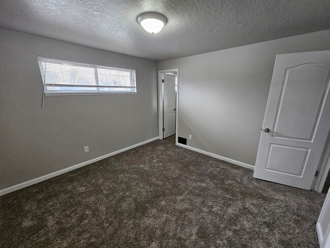 Building Photo - 2402 W Lemhi St