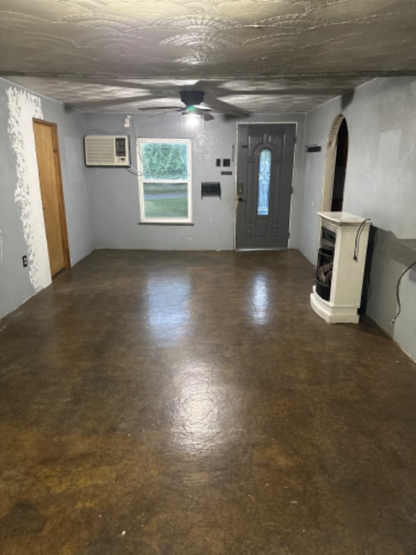 Building Photo - 409 W Seneca Ave